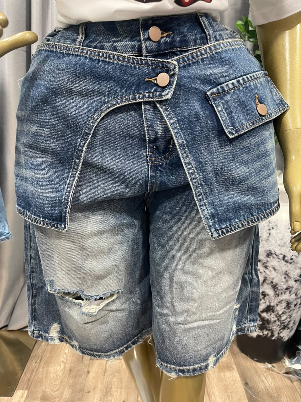8900