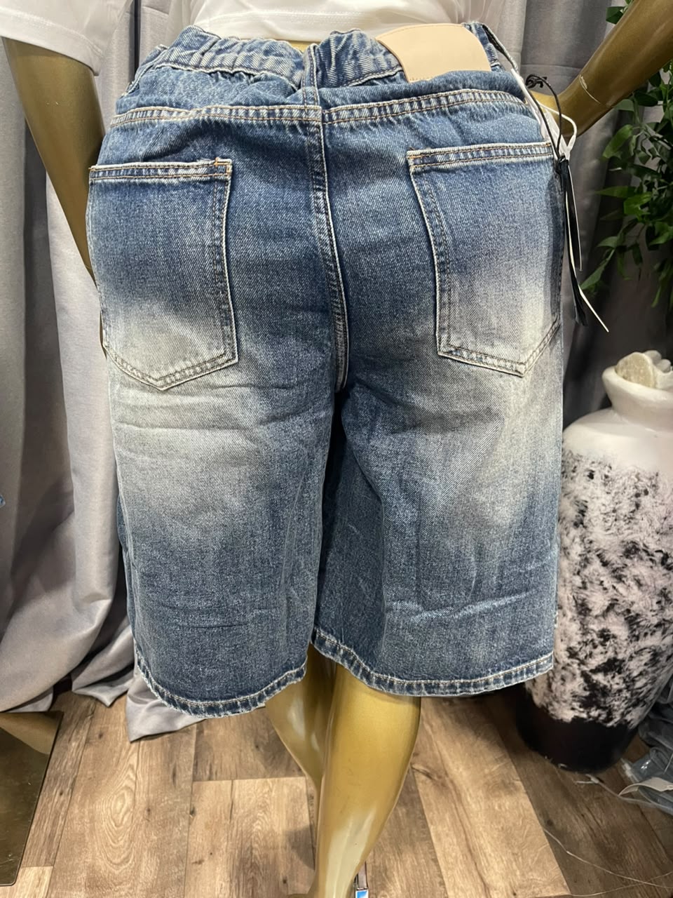8900